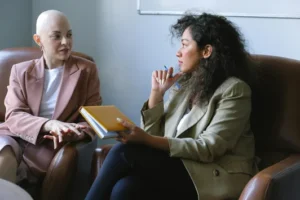 Eine verkehrspsychologische Sitzung wird gezeigt.